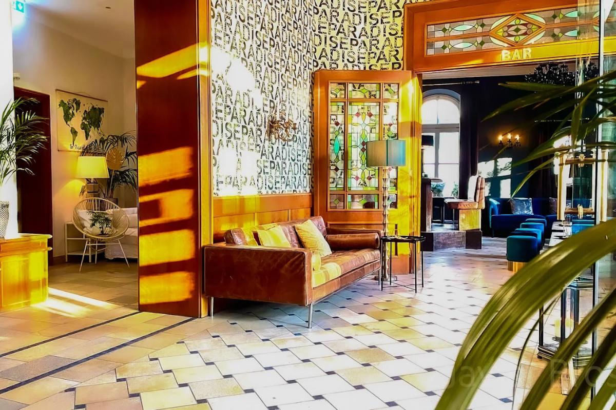 Lobby Paradise im Abendlicht